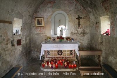 FAZANA > Kirche zur gesegneten Jungfrau von Karmel (14. Jh.) Innenansicht