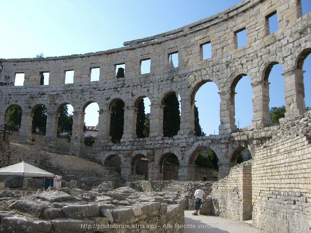 PULA > Amphitheater