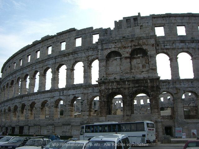 PULA > Amphitheater