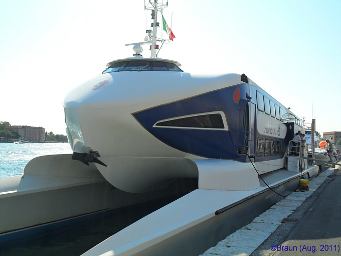 Pula > Katamaran Adriatic Jet > Linie Pula - Venedig - Pula