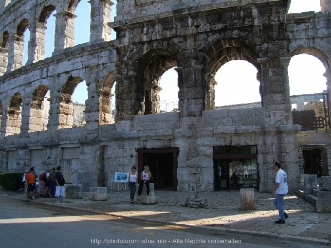 PULA > Amphitheater - Detail