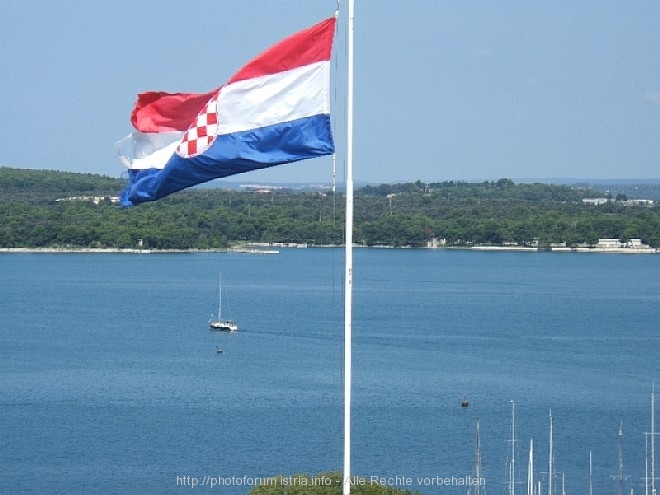 PULA > Kastellausblick > Blick über die Bucht