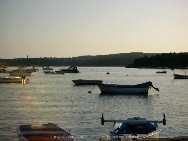 Hafen von Medulin am Abend