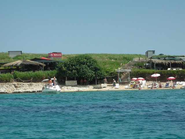 Medulin > Insel Levan mit Sonnenliegen