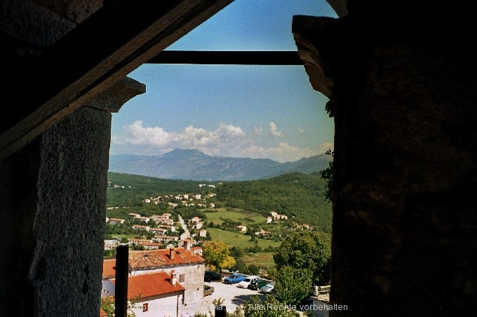 LABIN > Alt-Labin > Blick zum Ucka-Gebirge