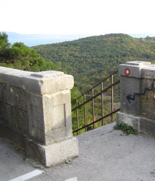 LABIN > Wanderweg nach Rabac > Treppenstufen