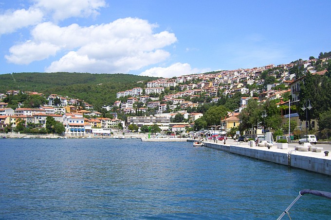 RABAC > Wanderung zum Strand Bounty_04 > Blick auf Rabac