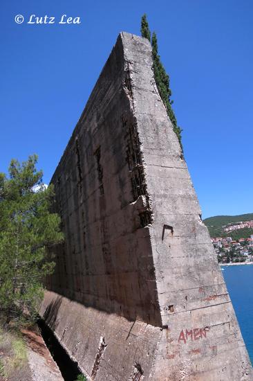 Reste von alter Bauxit-Verladestation Rabac.