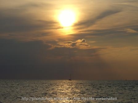 HALBINSEL KAMENJAK > Sonnenuntergang in der Bucht Njive