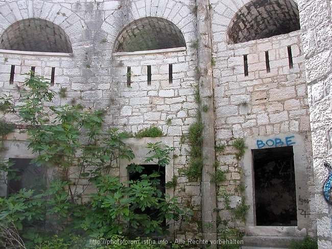 Festung neben Hauptfriedhof 8