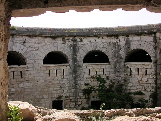 Festung neben Hauptfriedhof 6