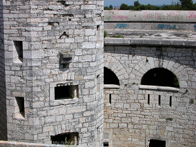 Festung neben Hauptfriedhof 10