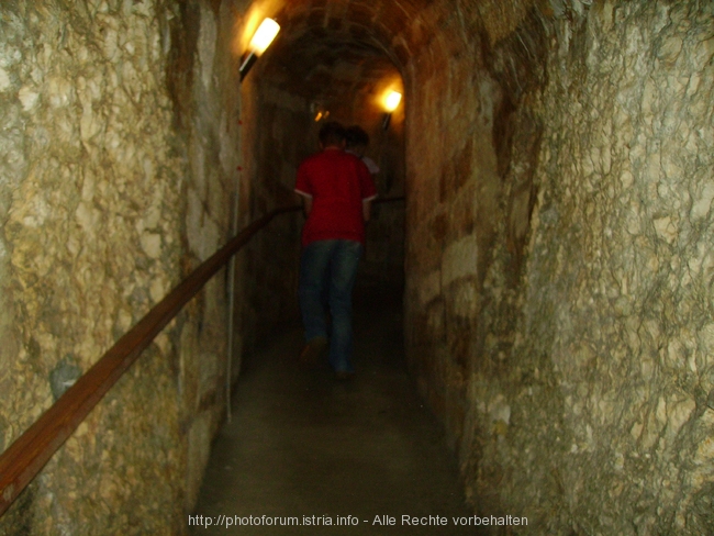 PULA > VERUDELA > Fort Verudella > Aquarium - Tunnel zum Festungsgraben