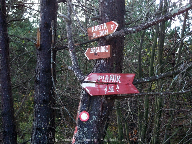 Wanderung auf den Veli Planik 11. Hinweisschild