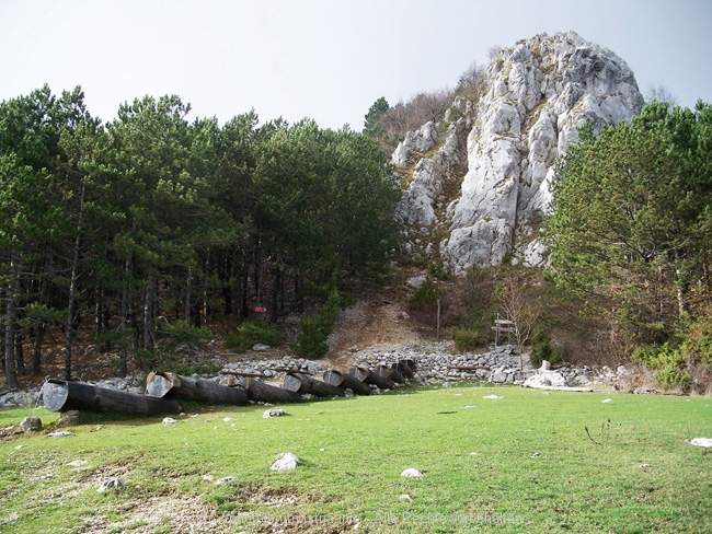 Wanderung auf den Veli Planik 5. Quelle mit Becken