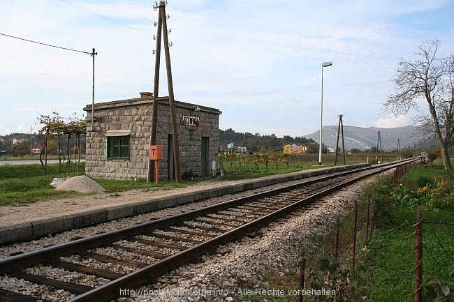 ROCKO POLJE > Bahnhof am Fuße der Cicarija