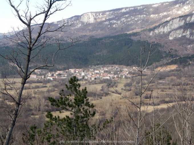 CICARIJA > Lanisce > Panoramablick von Lupoglav kommend