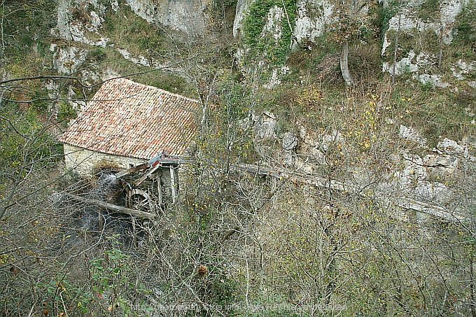 MIRNA bei KOTLI (nähe Hum) > Mühle am Flussbett