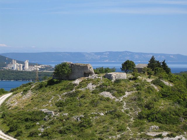 RAKALJ Ruine Koromacno