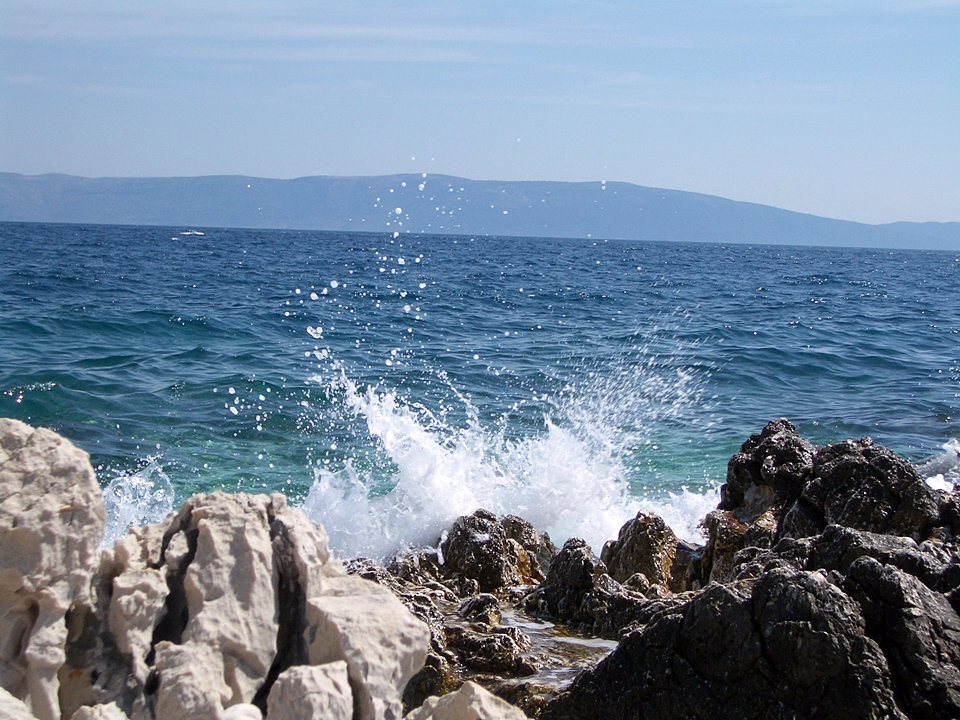 * Istrien: RAVNI > Felsen und Meer