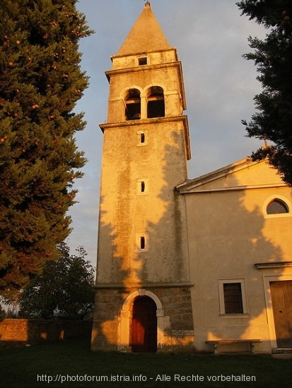 SV. MAURO bei Momjan > Kirche