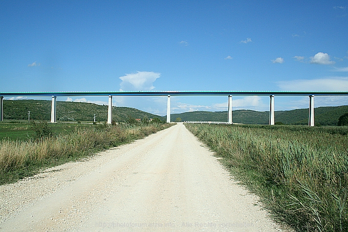 MIRNATAL > Brücke des Ipsilons