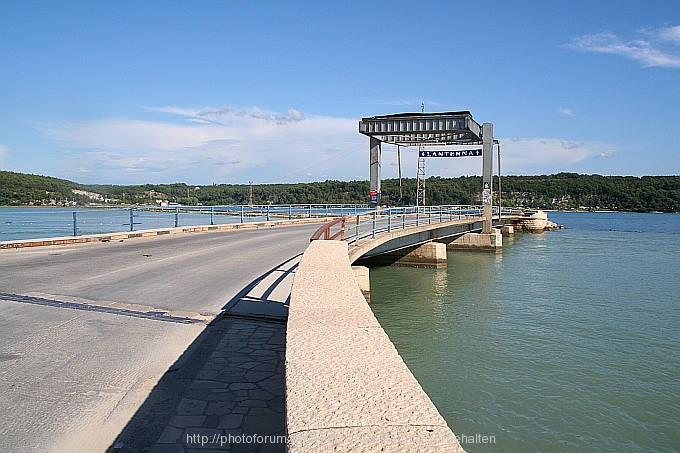 MIRNAMÜNDUNG > Brücke zur Bucht Tar und Bucht Mirna