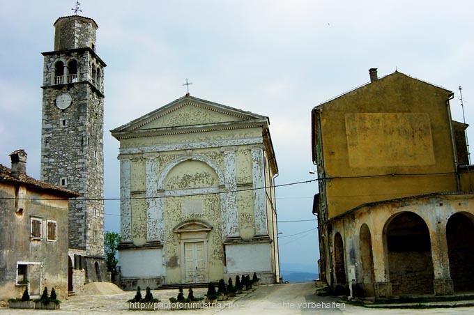 Visinada piazza