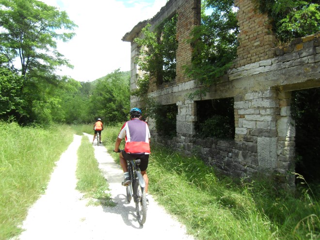 istrien:Piemont>Ruine an der Parenzana