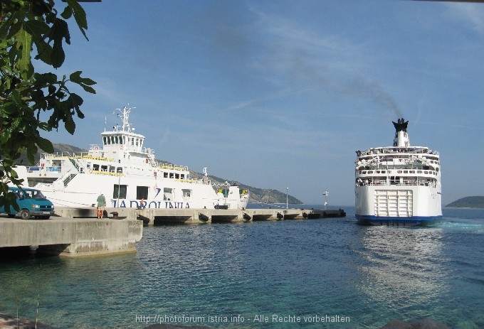 FÄHRE > Von Stari Grad nach Korcula 6