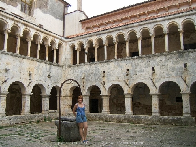 SVETI PETAR U SUMI > Kloster St Peter und Paul > Kreuzgang