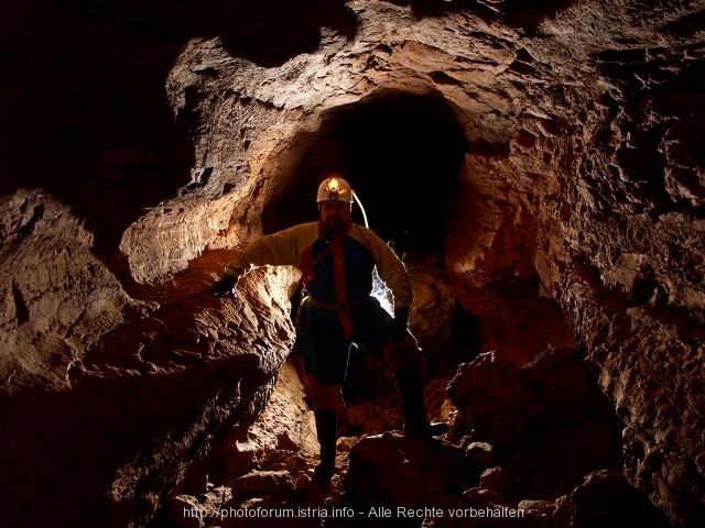In der Höhle Filiaria in Istrien bei Sterna