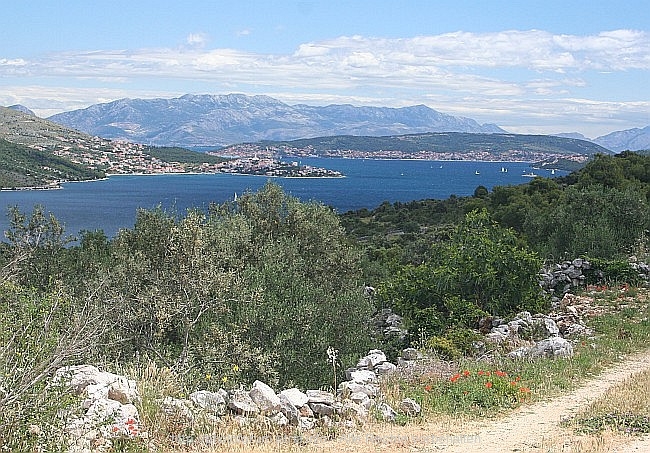 HALBINSEL VINISCE > Blick auf Seget Vranjica und Insel Ciovo