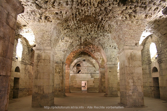 GEWOELBE DIOKLETIANPALAST > UNESCO-Ausstellung > Palastraum