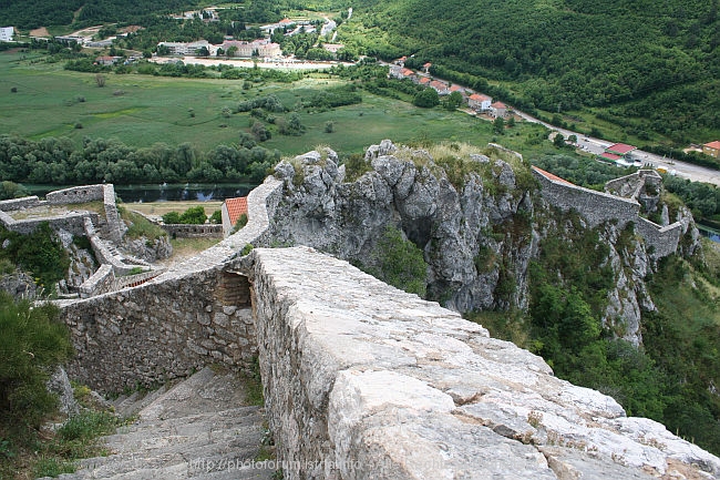 FESTUNG KNIN > Unterstadt > Weg zur Station Belvedere