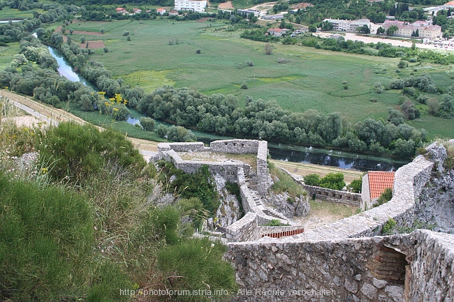 FESTUNG KNIN > Unterstadt > Weg zur Station Belvedere