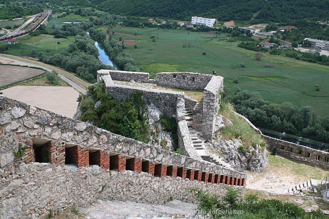 FESTUNG KNIN > Blick von der Festung auf die Krka