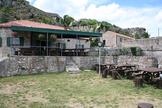 FESTUNG KNIN > Restaurant Tvrdava