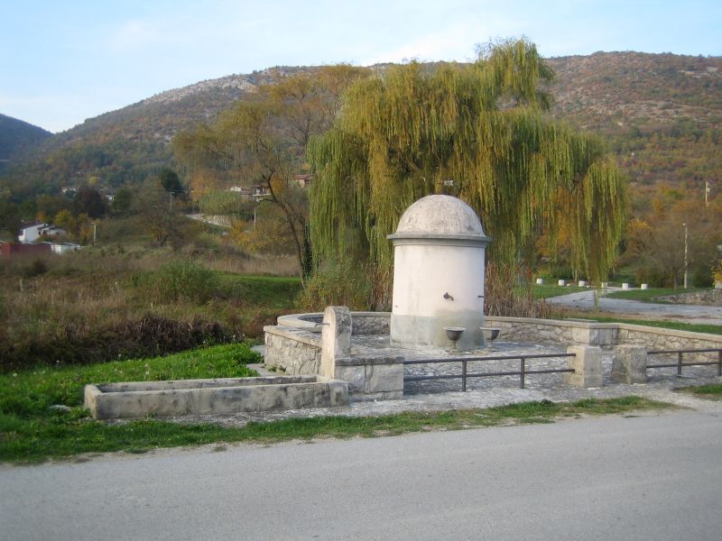 Gradinje Brunnen