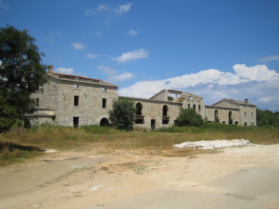 Ruine Hotel Golf Liznjan