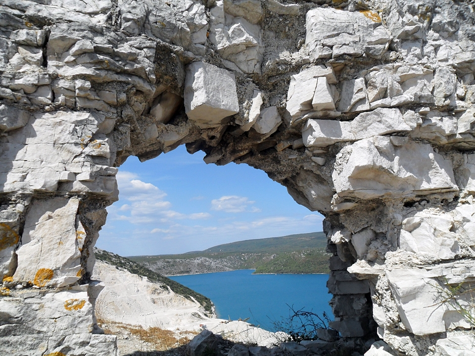 * Istrien: RAKALJ > Blick in die Raša-Bucht (Raša Zaljev)