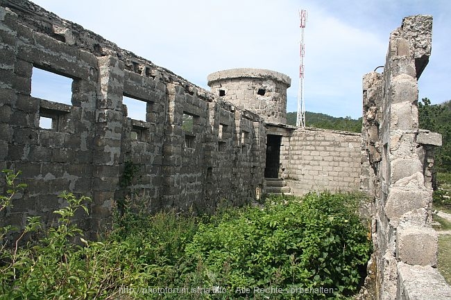 VRATNIK > Festungsruine an der Passhöhe