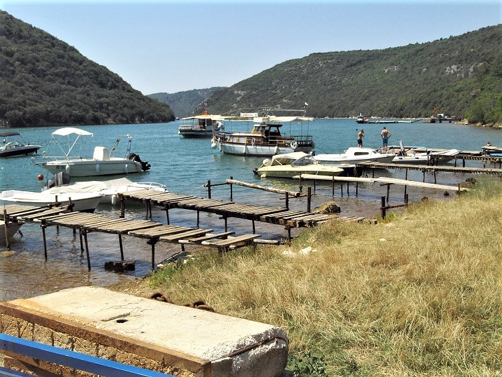 Istrien: LIMSKI FJORD > Im Bereich der Fischgaststätte inlandig