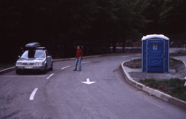 KAPELA > Passstraße > Parkplatz mit WC