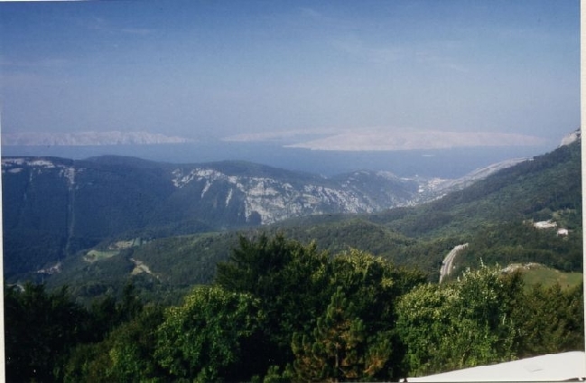 VRATNIK > Pass am Ende des Senjska Draga > Blick nack Krk