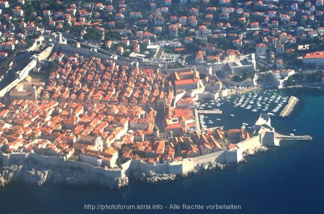 DUBROVNIK > Altstadt mit Croatia Airlines