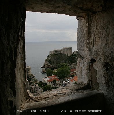 DUBROVNIK > Fensterblick auf die Festung Lovrijenac