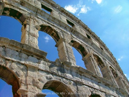 PULA > Amphitheater > Perspektive