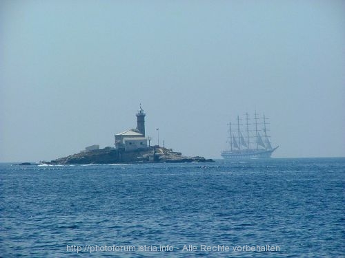 ROVINJ > Leuchtturm mit Royal Clipper