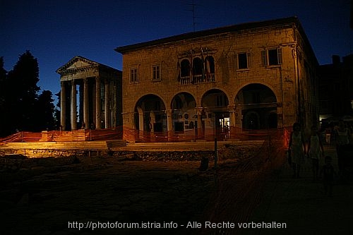 PULA > Augustustempel & Rathaus